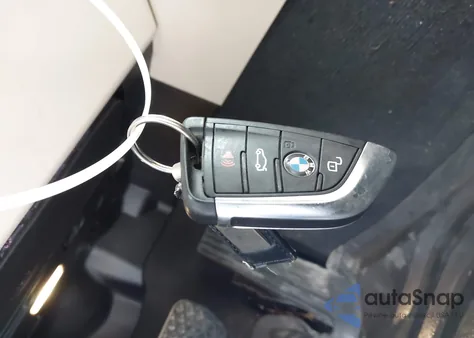 2021 BMW 330I xDrive z USA, uszkodzony, nr VIN 3MW5R7J02M8B58223